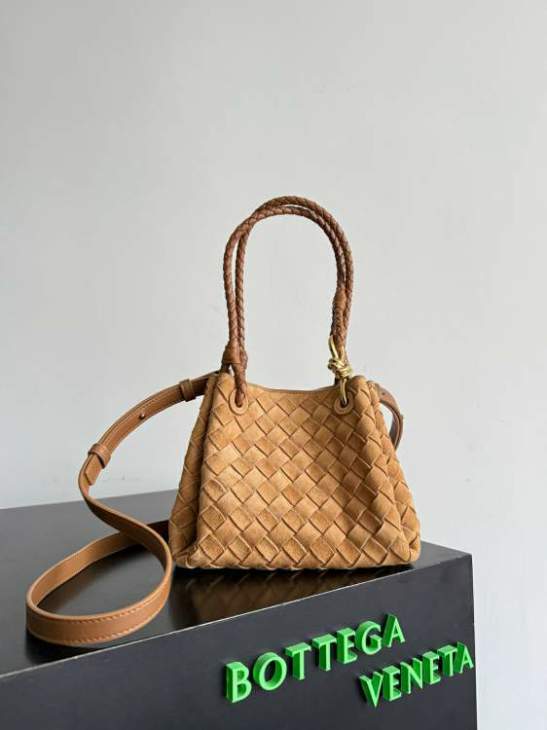 Picture of Bottega Veneta Handbags _SKUfw216498450fw